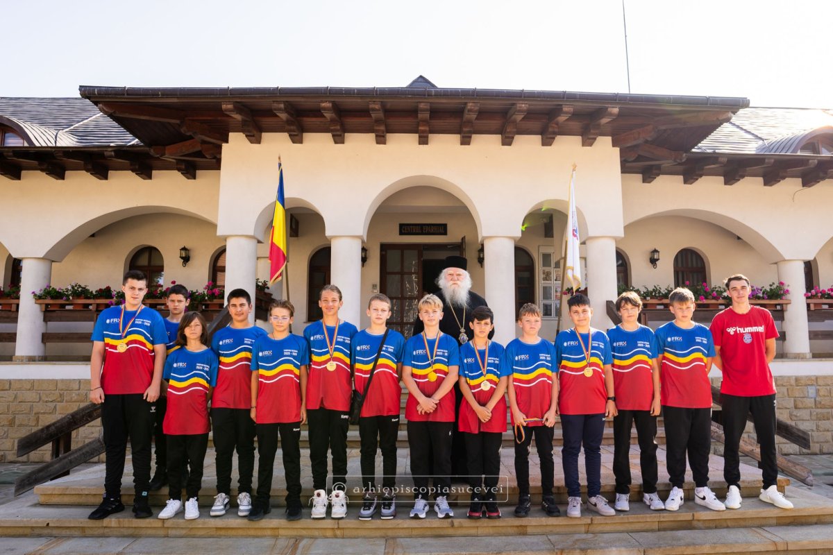 Campionii naționali ai CSU Suceava au primit binecuvântarea Înaltpreasfințitului Părinte Calinic 369036