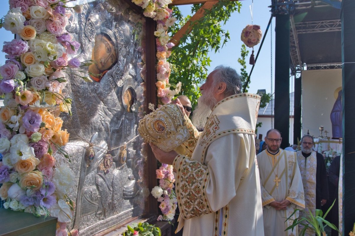 Cinstirea icoanei de la Mănăstirea Dintr-un Lemn 369035