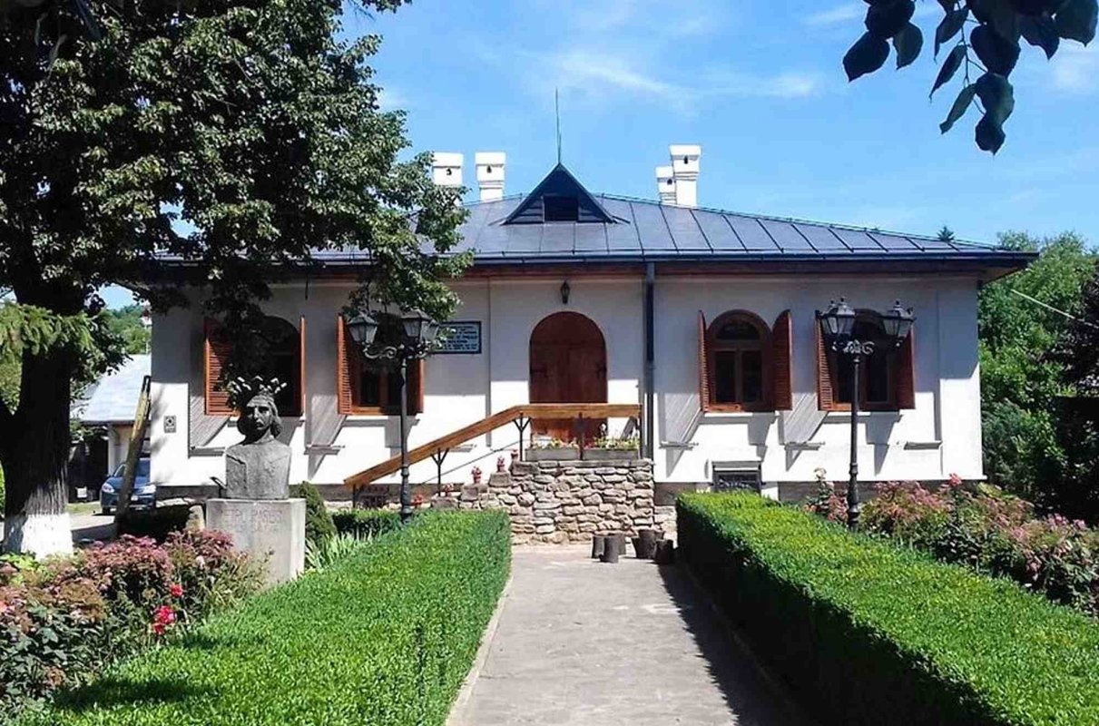 Expoziție aniversară la Muzeul Viei și Vinului din Hârlău 369019