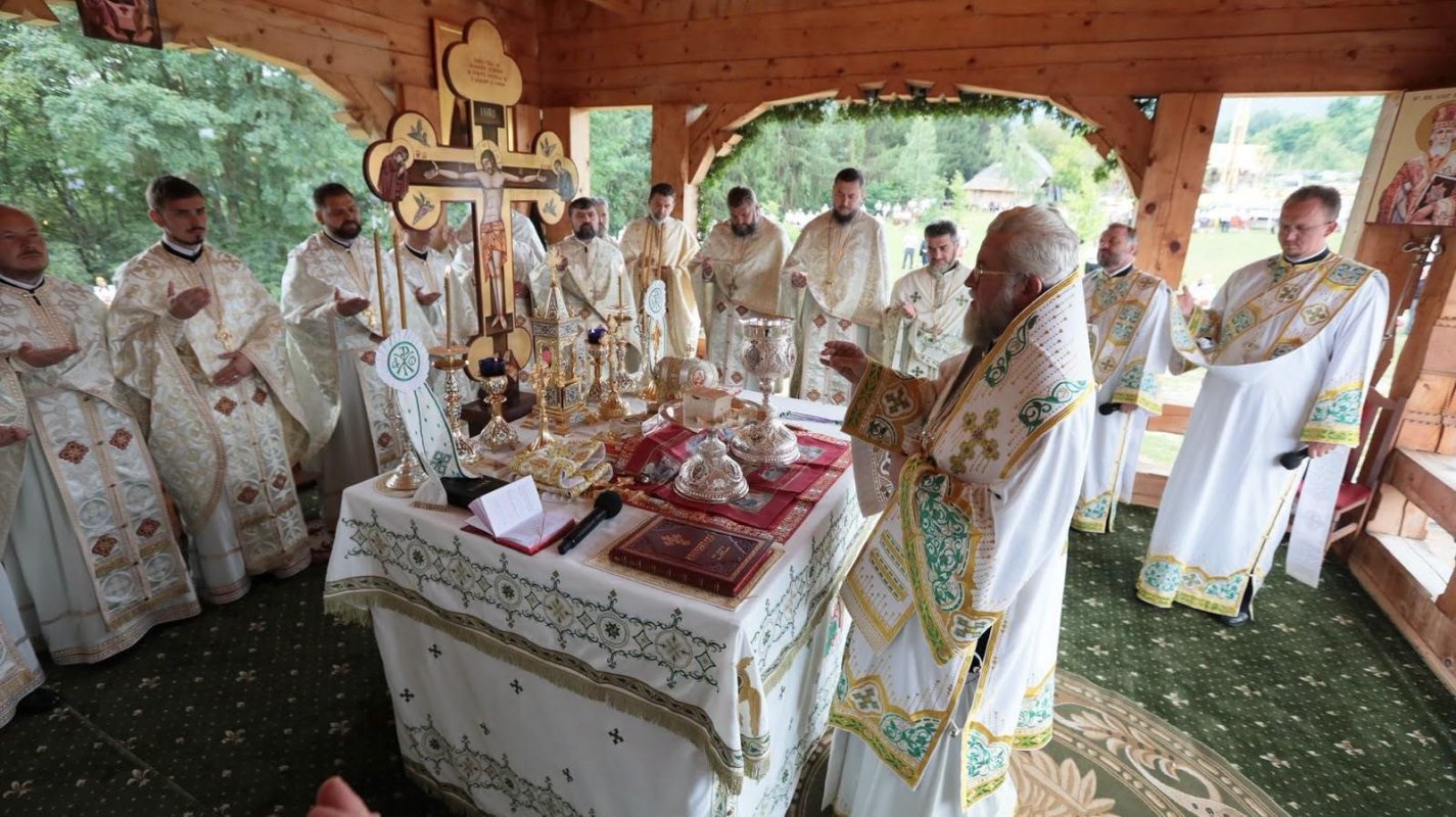 Hramul Mănăstirii Dragomirești, Maramureş 369046