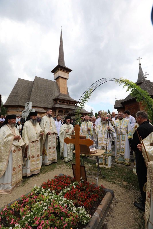 Hramul Mănăstirii Dragomirești, Maramureş 369048