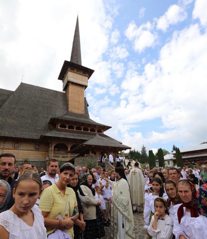Hramul Mănăstirii Dragomirești, Maramureş 369161