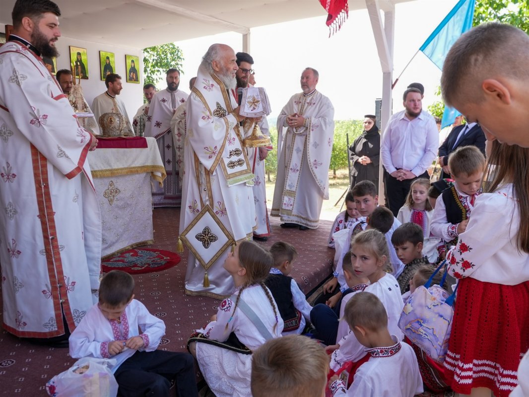 Hramul Schitului Zimbru din nordul judeţului Galaţi 369077