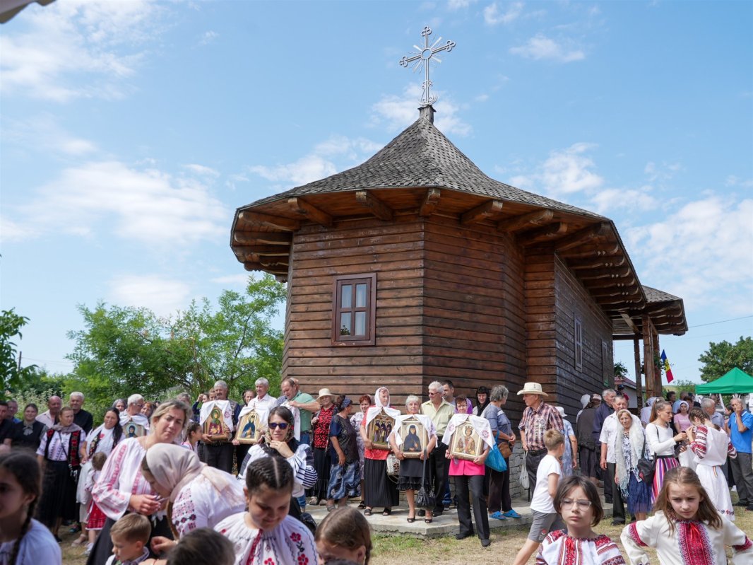 Hramul Schitului Zimbru din nordul judeţului Galaţi 369078