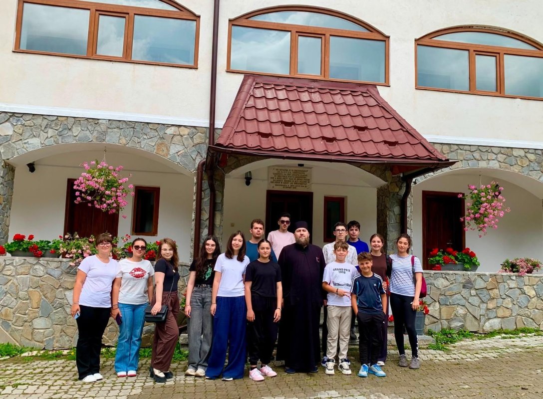 Începutul taberelor organizate de Arhiepiscopia Târgoviștei 369064