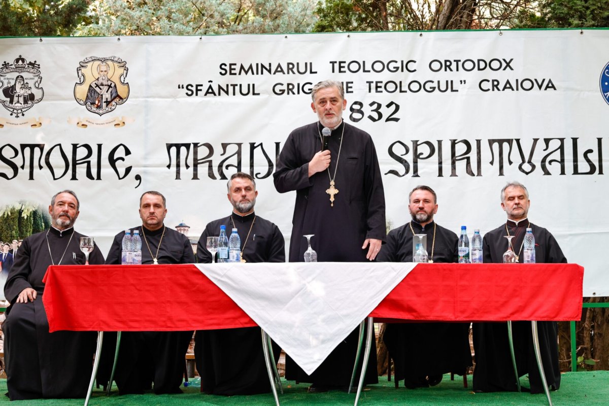 Cursuri de asimilare pentru cântăreți bisericești la Craiova 369263