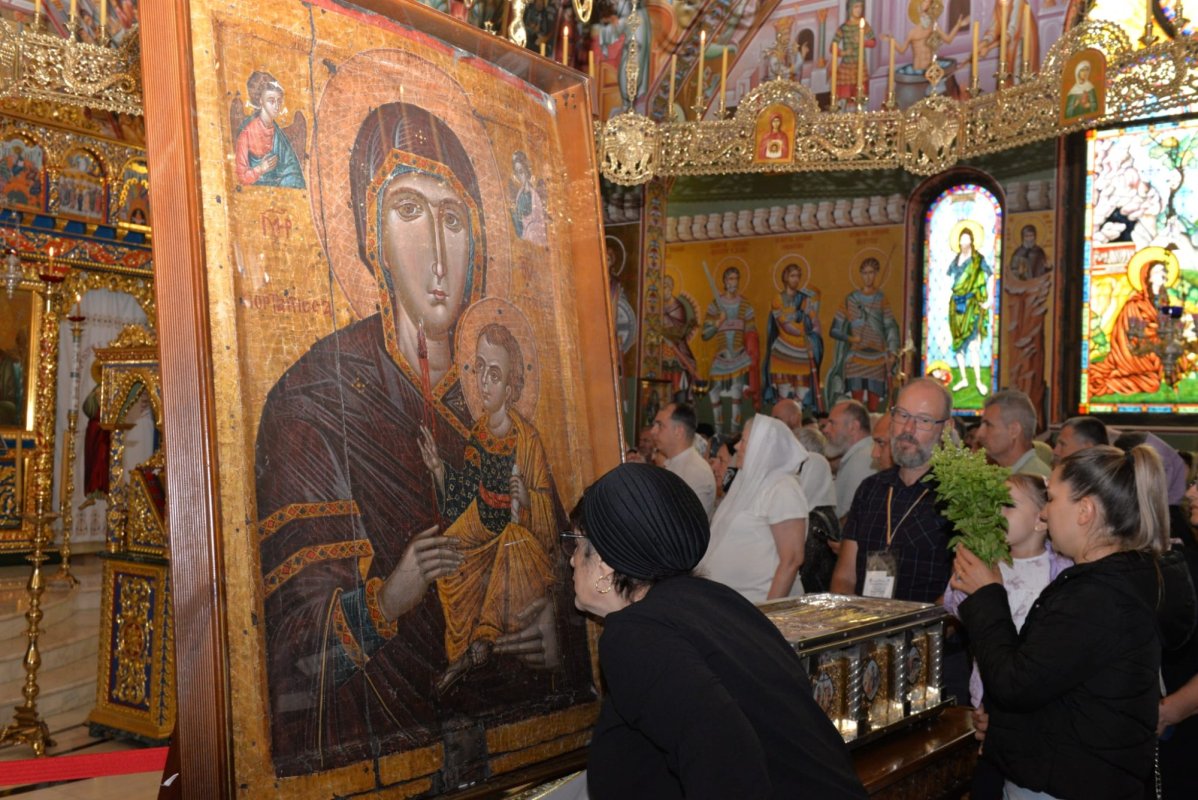 Programul de închinare la Icoana „Portărița”, prelungit până duminică la Mănăstirea Pantocrator 369271