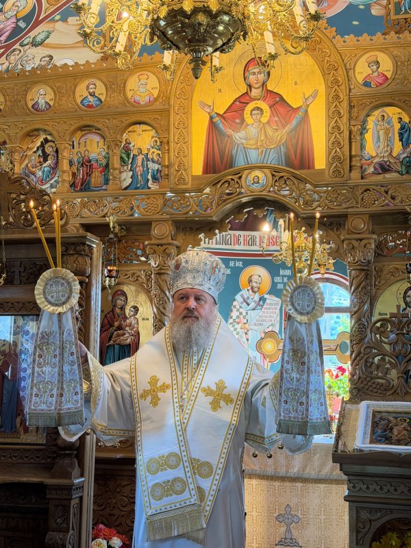 Binecuvântare arhierească într‑o comunitate prahoveană 369352