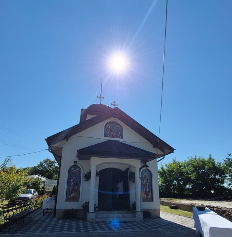 Binecuvântare arhierească într‑o comunitate prahoveană 369353