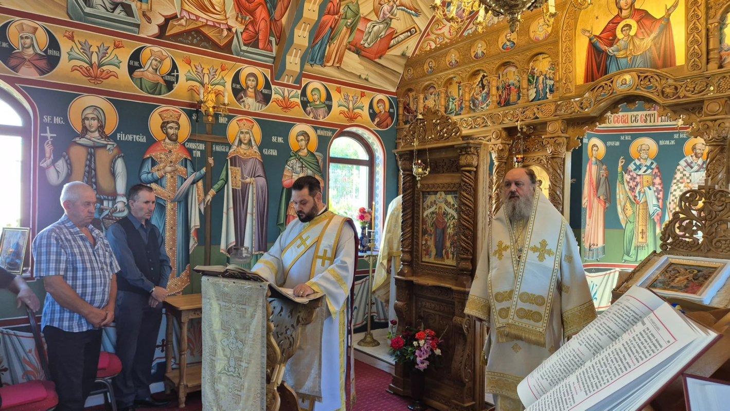 Binecuvântare arhierească într‑o comunitate prahoveană 369354