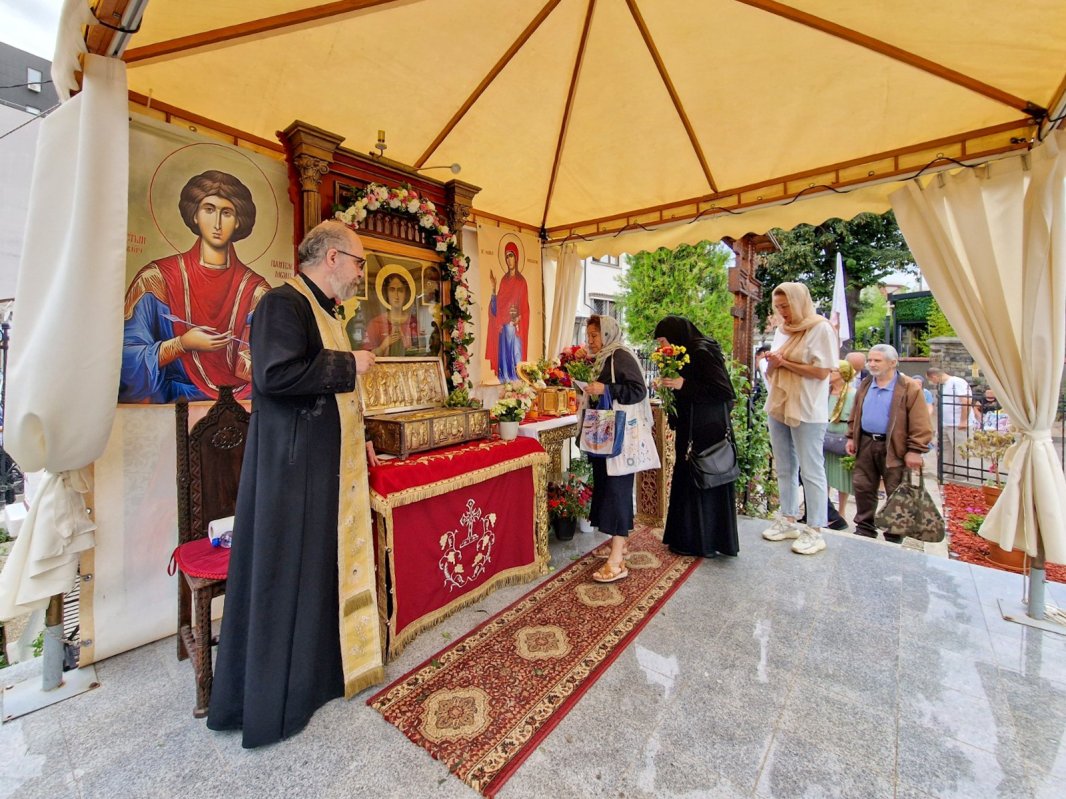Evenimente duhovniceşti şi culturale la Biserica „Sfântul Pantelimon”‑Foișorul de Foc  369437