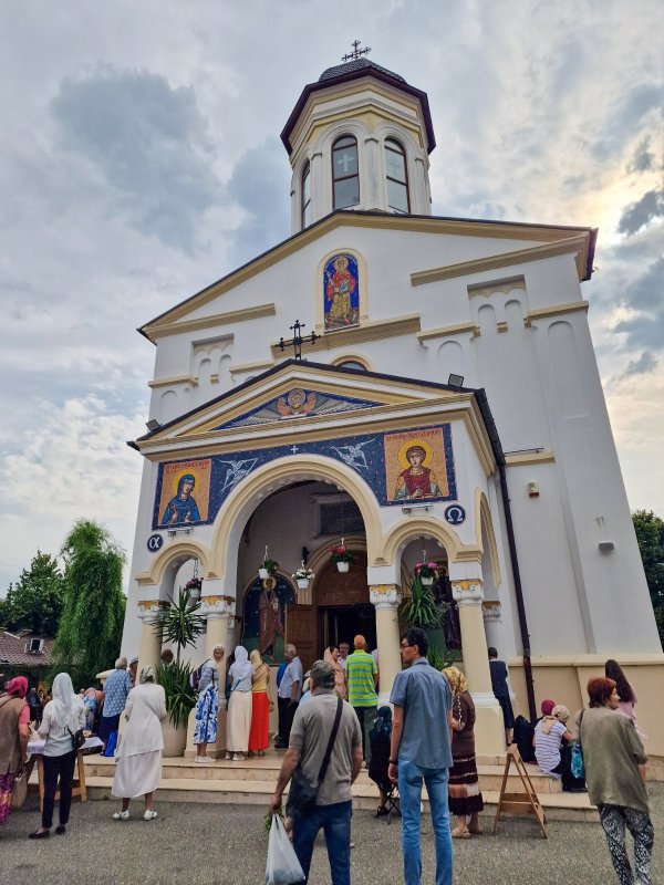 Evenimente duhovniceşti şi culturale la Biserica „Sfântul Pantelimon”‑Foișorul de Foc  369440