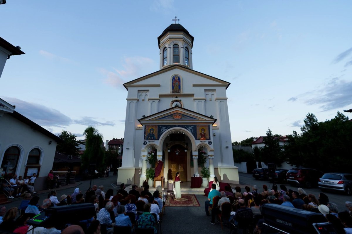 Evenimente duhovniceşti şi culturale la Biserica „Sfântul Pantelimon”‑Foișorul de Foc  369441