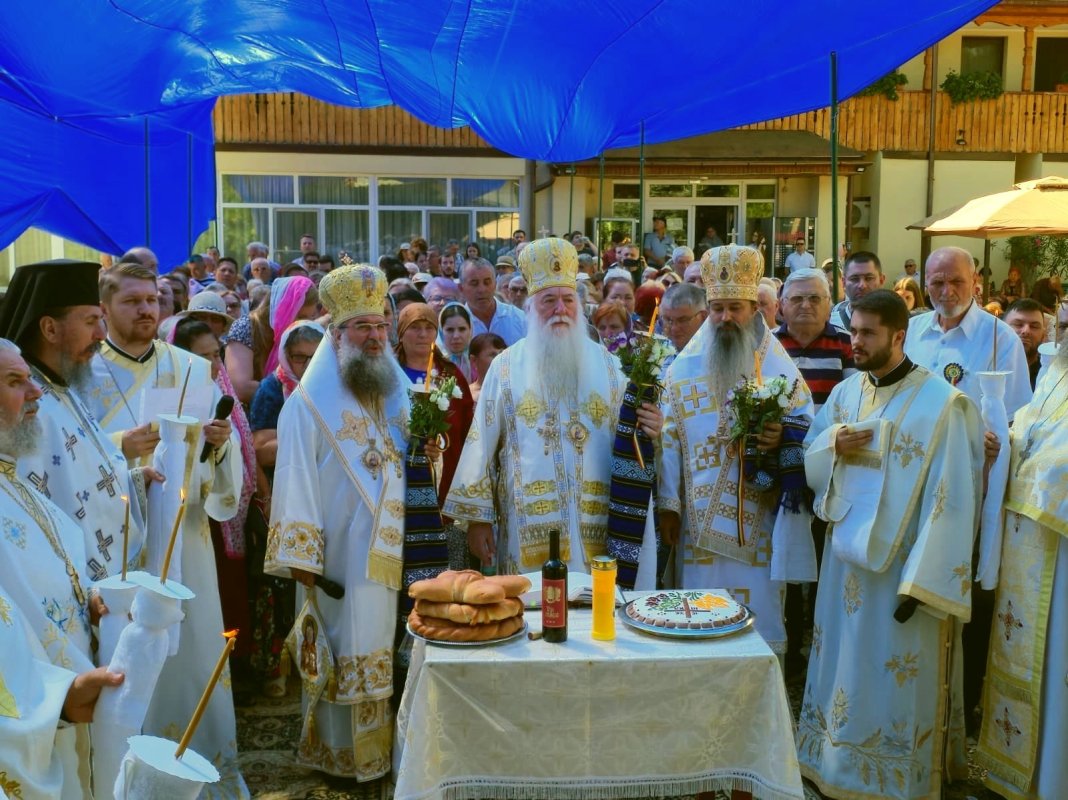 Hramul Mănăstirii „Sfânta Ana” din Orșova 369446