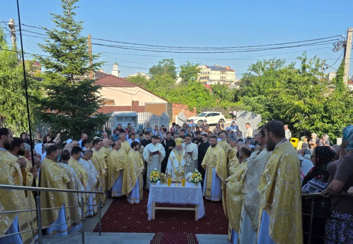 Biserica „Sfinții Nicolae și Pantelimon” din Bârlad a fost resfințită 369498
