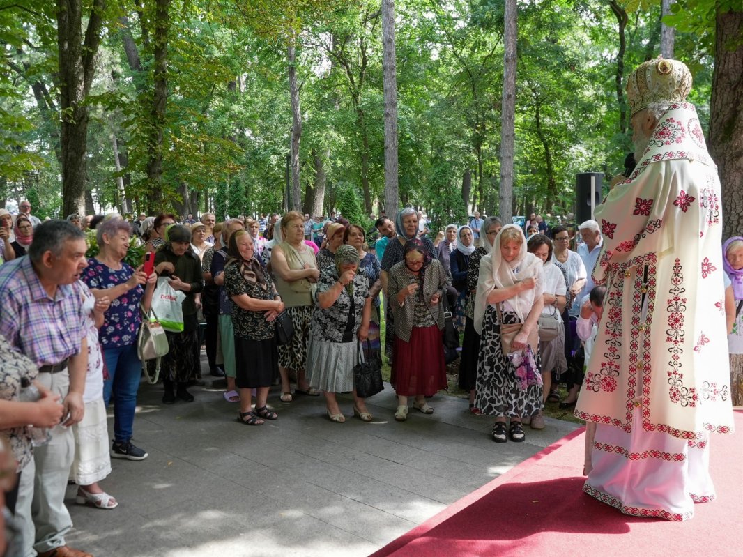 Hramul Mănăstirii „Sfântul Pantelimon”-Lacu Sărat 369508