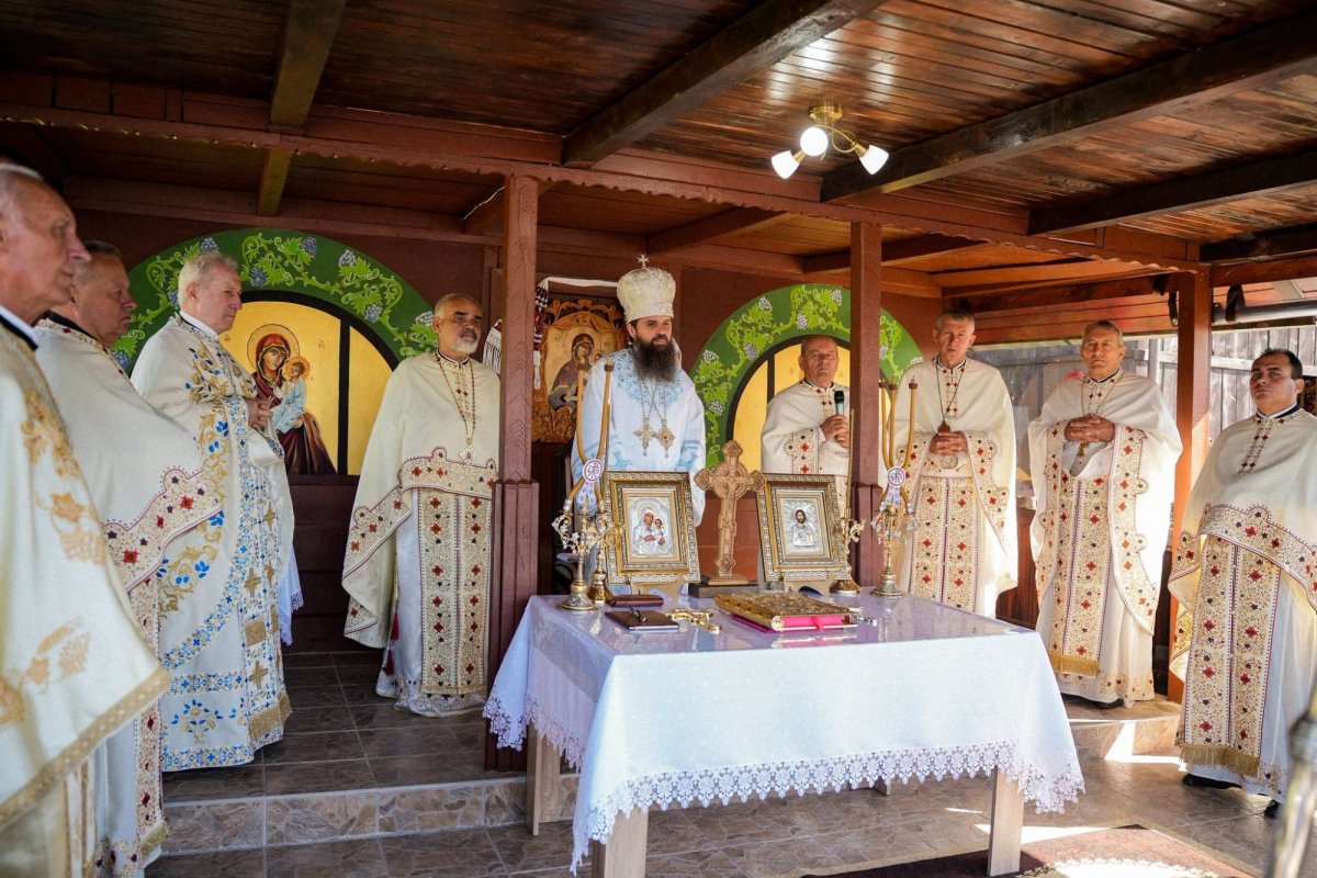 Liturghie arhierească și binecuvântarea casei parohiale din Parohia Poienița, Sălaj 369485