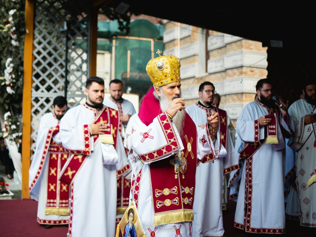 Rugăciune către Sfântul Pantelimon la Catedrala Arhiepiscopală din Constanța 369520