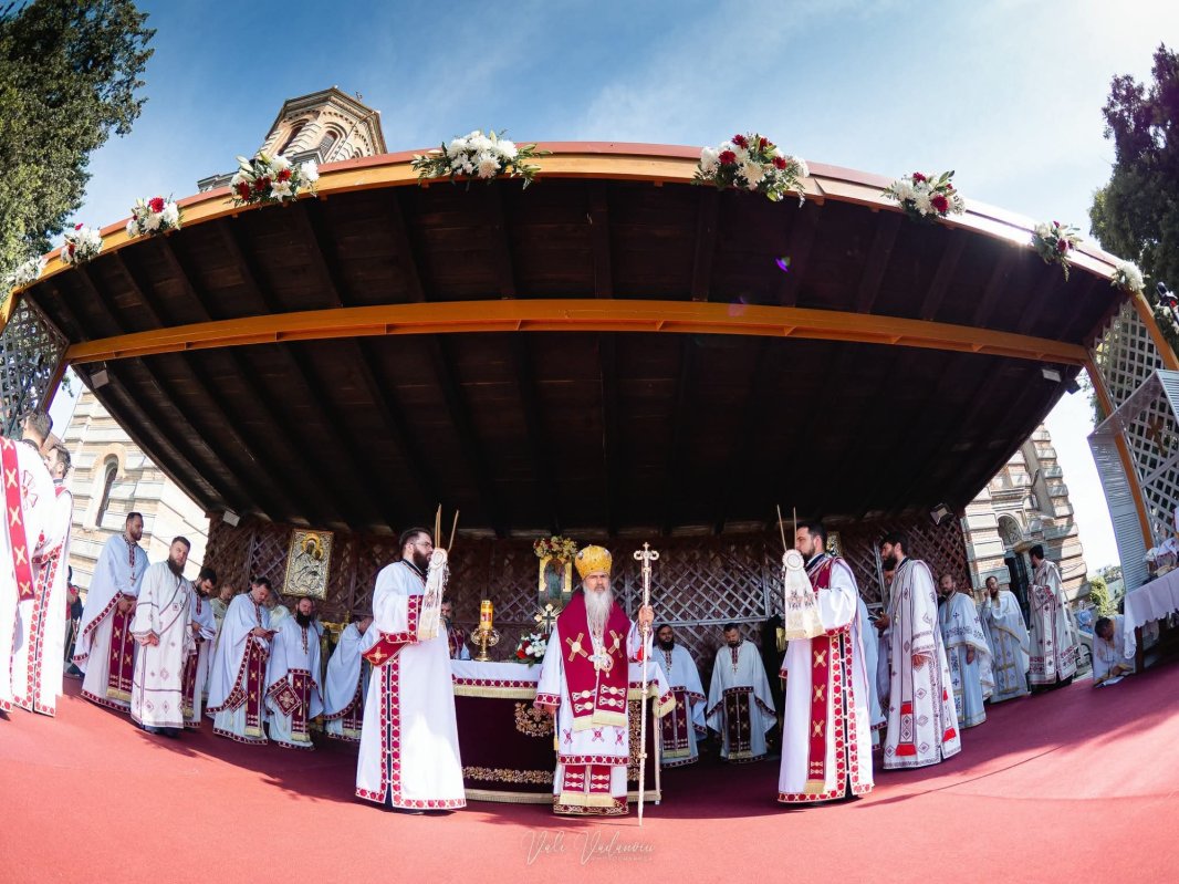 Rugăciune către Sfântul Pantelimon la Catedrala Arhiepiscopală din Constanța 369521