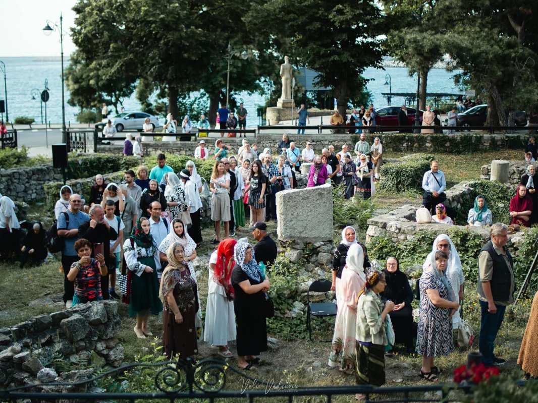 Rugăciune către sfântul tămăduitor la Catedrala Arhiepiscopală din Constanța 369524