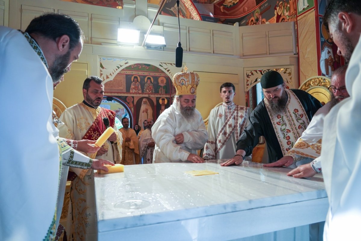 Sfinţirea Schitului „Sfântul Mare Mucenic Pantelimon” din judeţul Argeş 369503