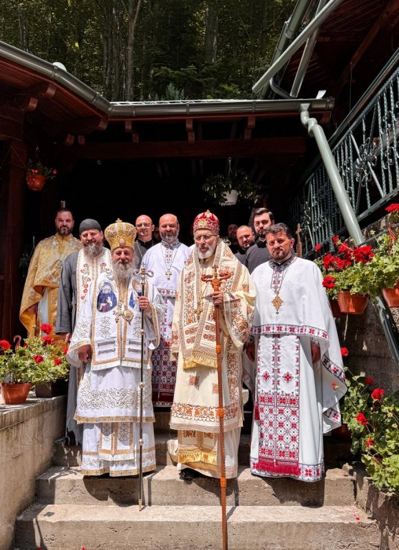 Sfinţirea Schitului „Sfântul Mare Mucenic Pantelimon” din judeţul Argeş 369504