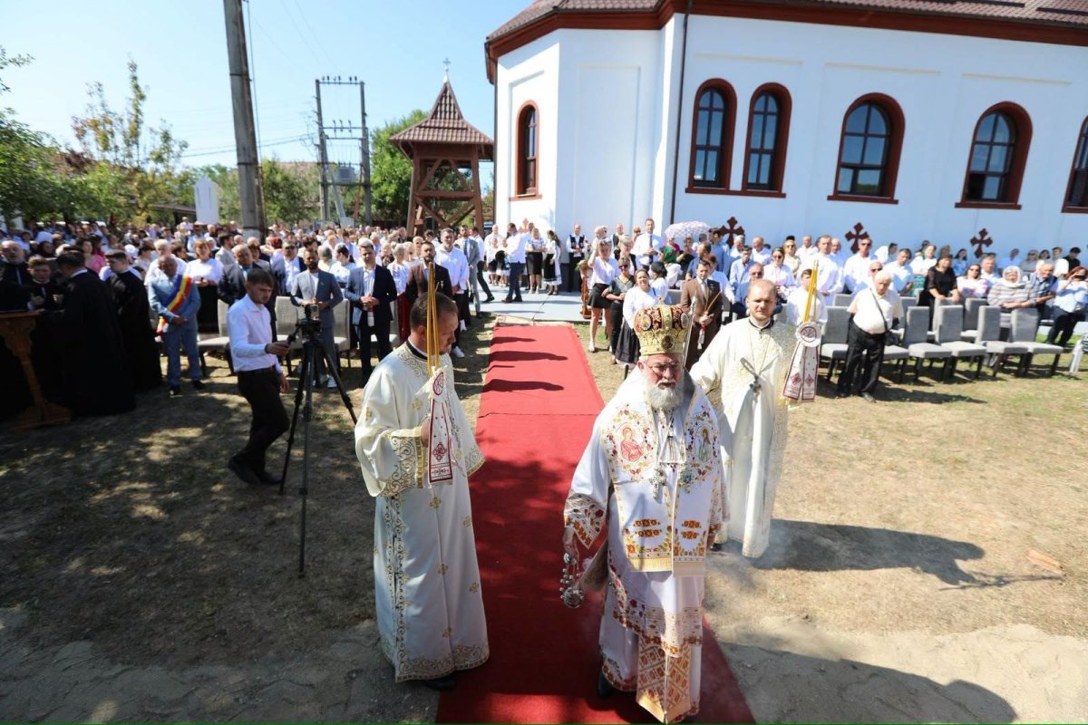 Târnosirea bisericii din Tămășești, comuna Ariniș, Maramureş 369492