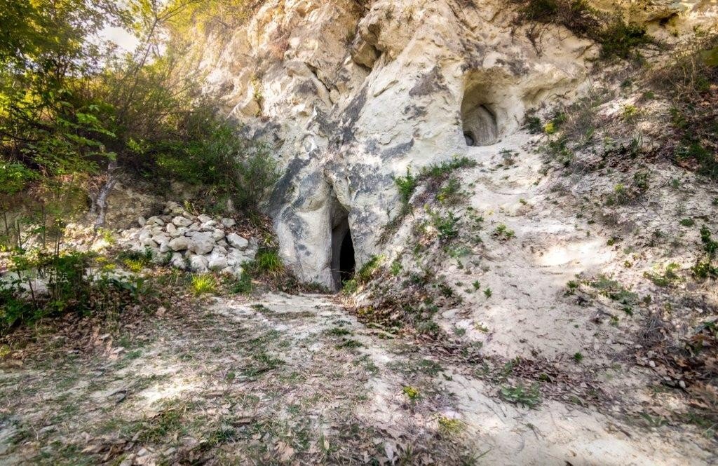 Urmele sihaștrilor pe dealurile și prin pădurile de la Tătaru, Ceptura și Istrița, din Prahova 369562