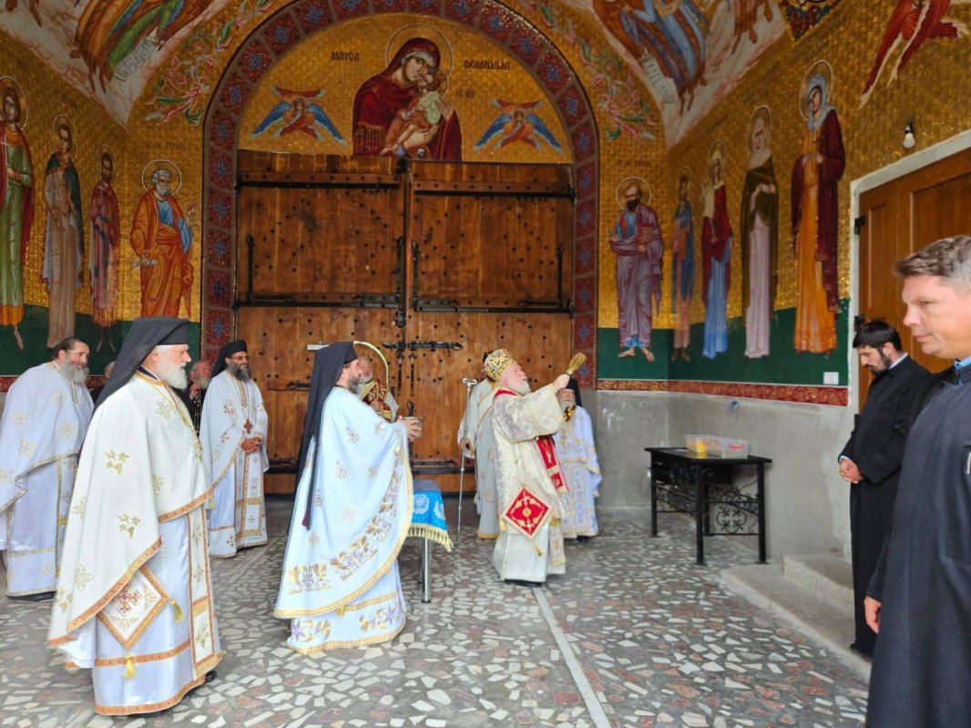 Zi de sărbătoare la Mănăstirea Cocoș din județul Tulcea 369531