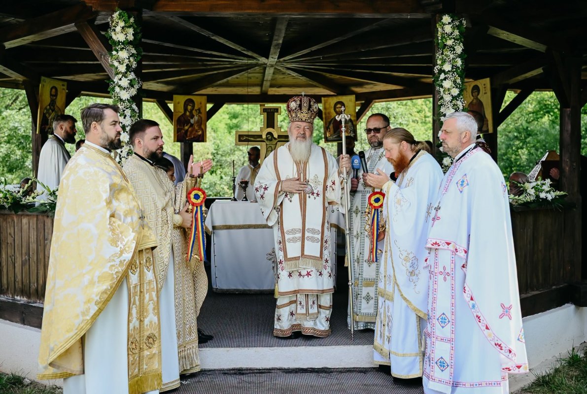 Hramul Mănăstirii „Sfântul Pantelimon” de la Dâncu 369588