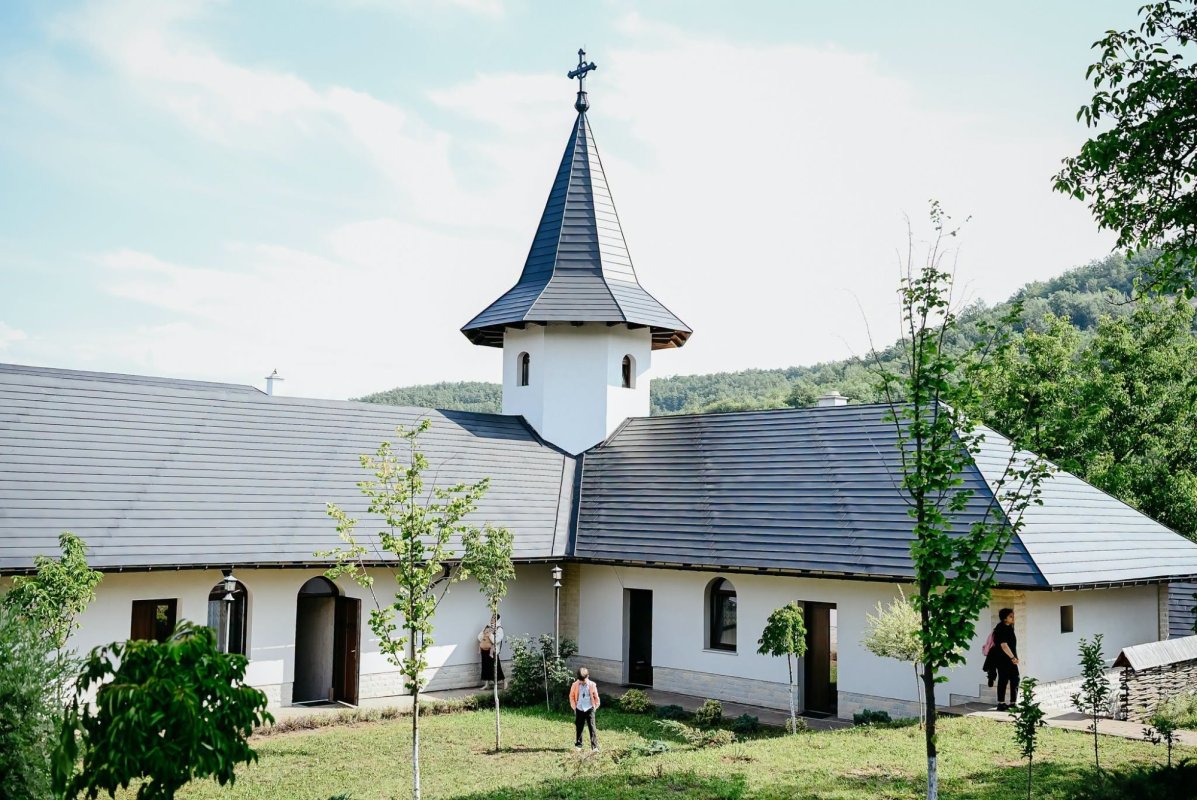 Hramul Mănăstirii „Sfântul Pantelimon” de la Dâncu 369591