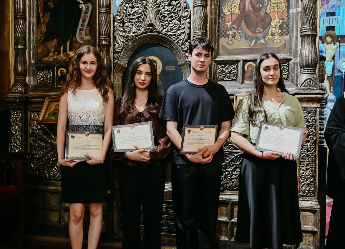 Premii pentru absolvenţii de liceu cu nota 10 la bacalaureat din județul Cluj 369593