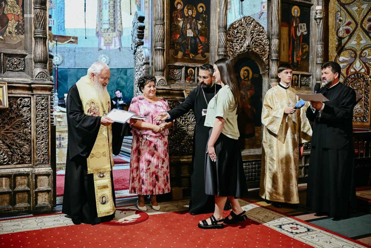 Premii pentru absolvenţii de liceu cu nota 10 la bacalaureat din județul Cluj 369594