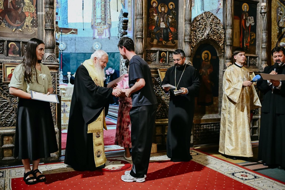 Premii pentru absolvenţii de liceu cu nota 10 la bacalaureat din județul Cluj 369595