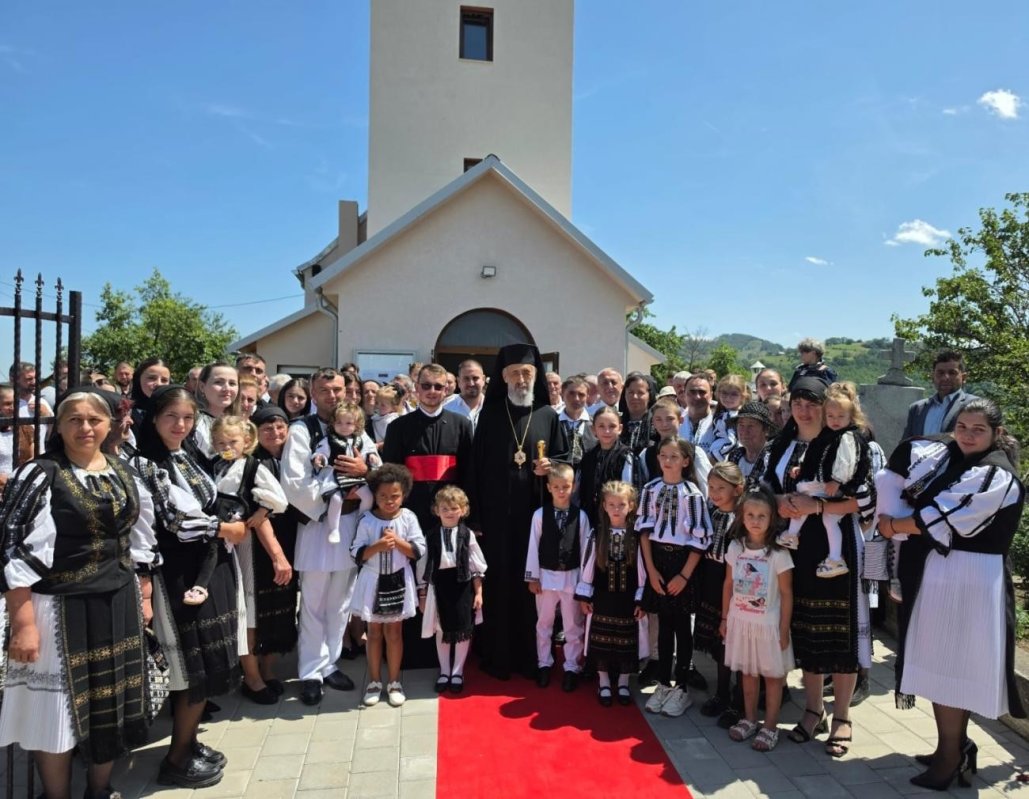 Resfințirea bisericii din Parohia Purcăreți, Alba 369599