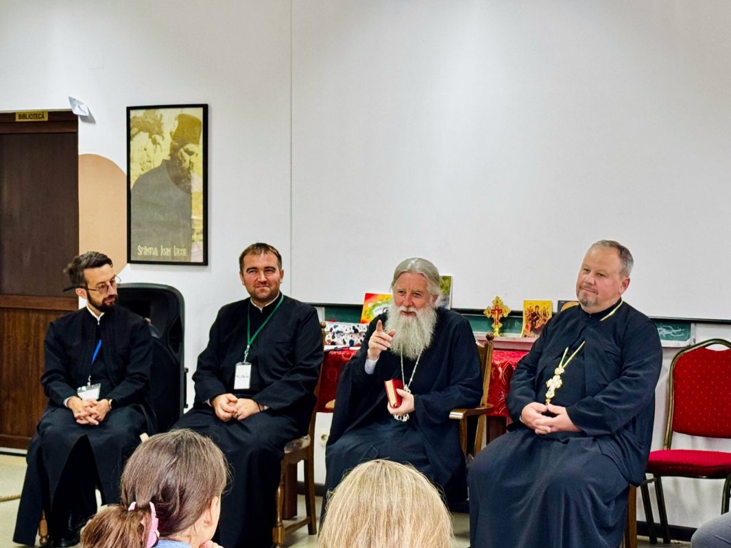 Binecuvântare arhierească pentru copii și tineri din taberele de vară  369658