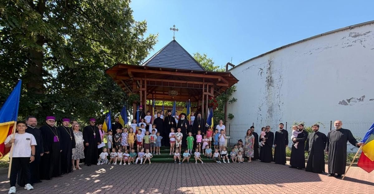 Moment dedicat Zilei Imnului Național la Fundația „Episcop Melchisedec” 369654