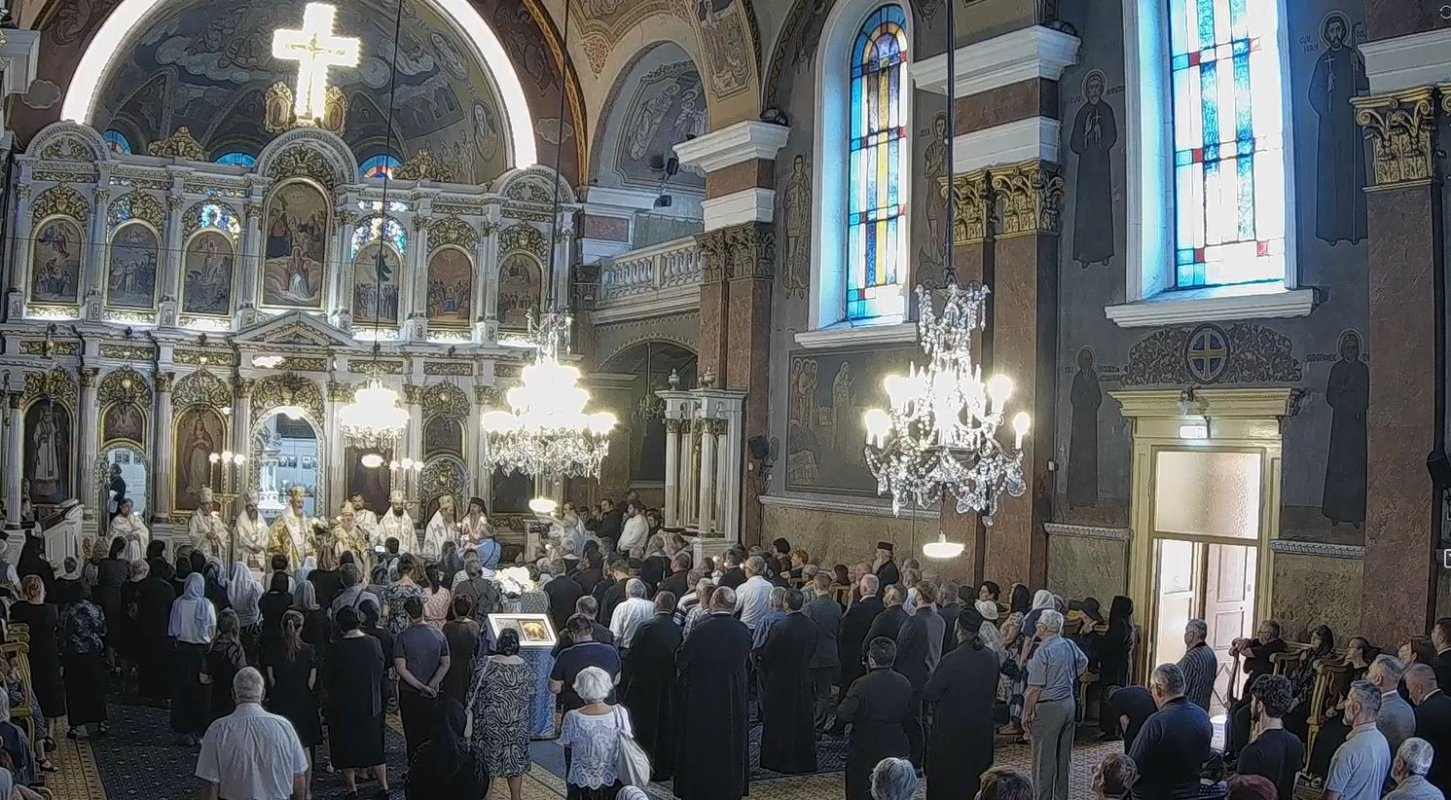 Pomenirea arhiereului Emilian Nica la Catedrala istorică din Arad 369696