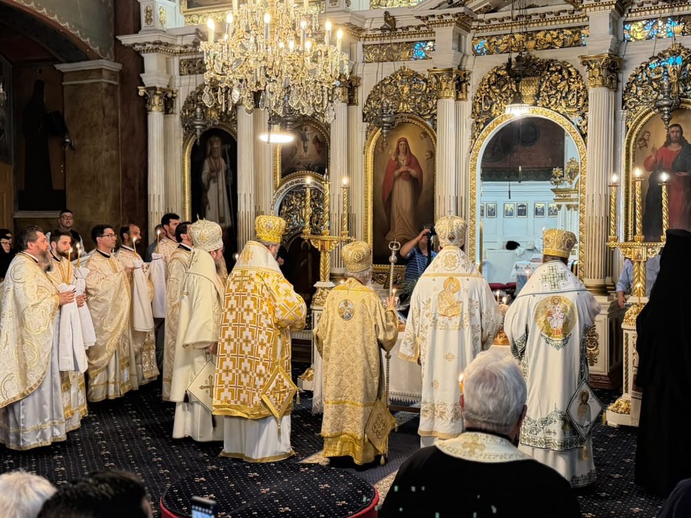 Pomenirea arhiereului Emilian Nica la Catedrala istorică din Arad 369726