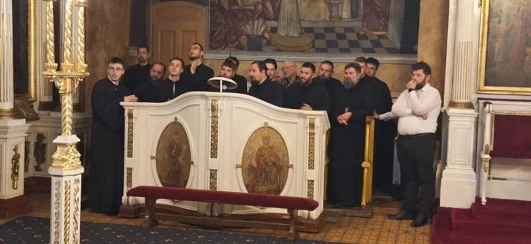 Pomenirea arhiereului Emilian Nica la Catedrala istorică din Arad 369729
