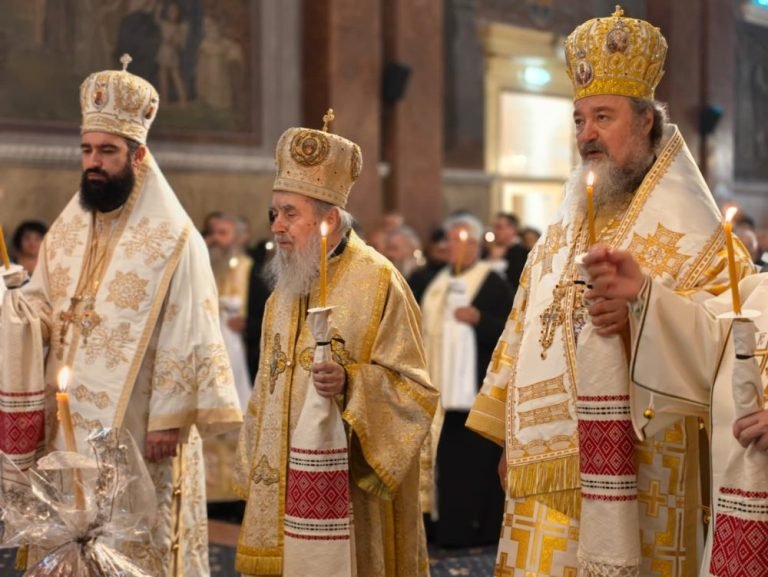 Pomenirea arhiereului Emilian Nica la Catedrala istorică din Arad 369730