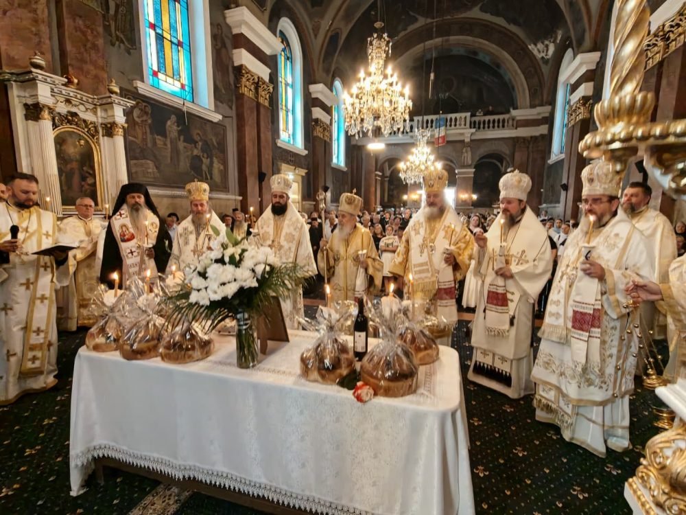 Pomenirea arhiereului Emilian Nica la Catedrala istorică din Arad 369731