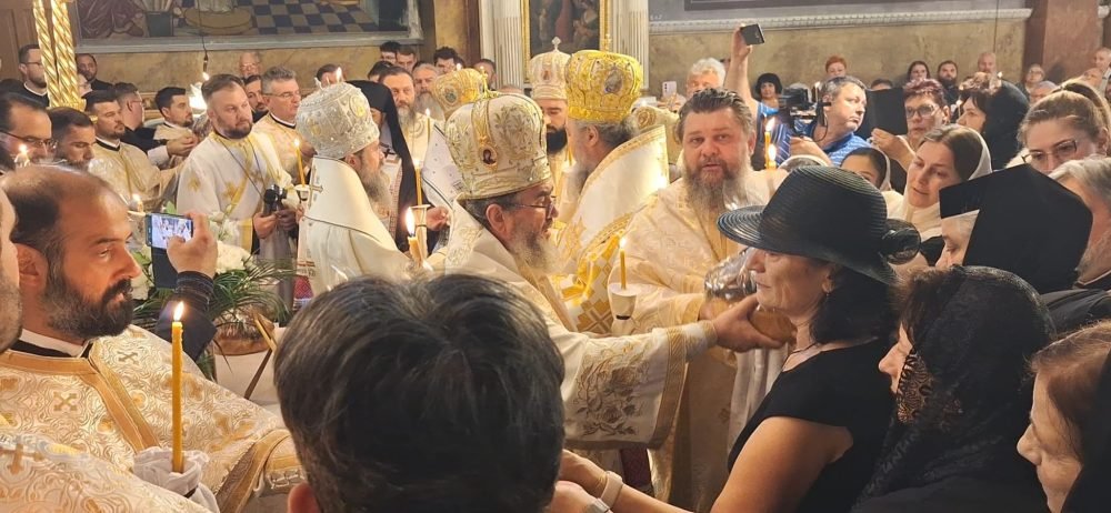 Pomenirea arhiereului Emilian Nica la Catedrala istorică din Arad 369732