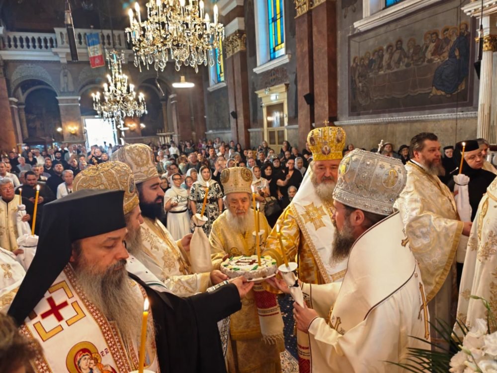 Pomenirea arhiereului Emilian Nica la Catedrala istorică din Arad 369733