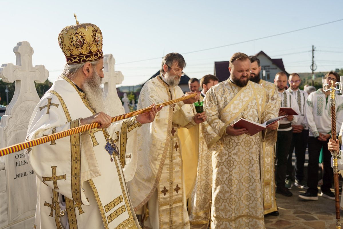 Resfințirea bisericii Parohiei Rădeni 369854