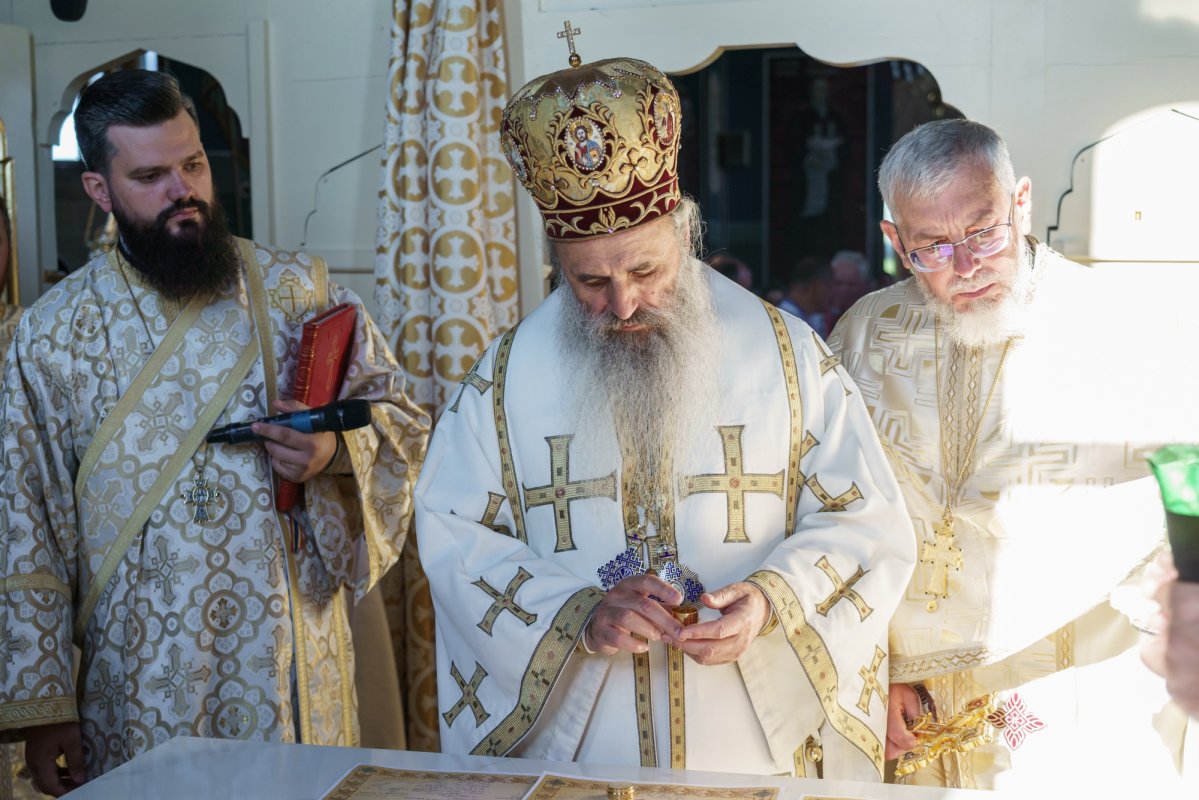 Resfințirea bisericii Parohiei Rădeni 369858