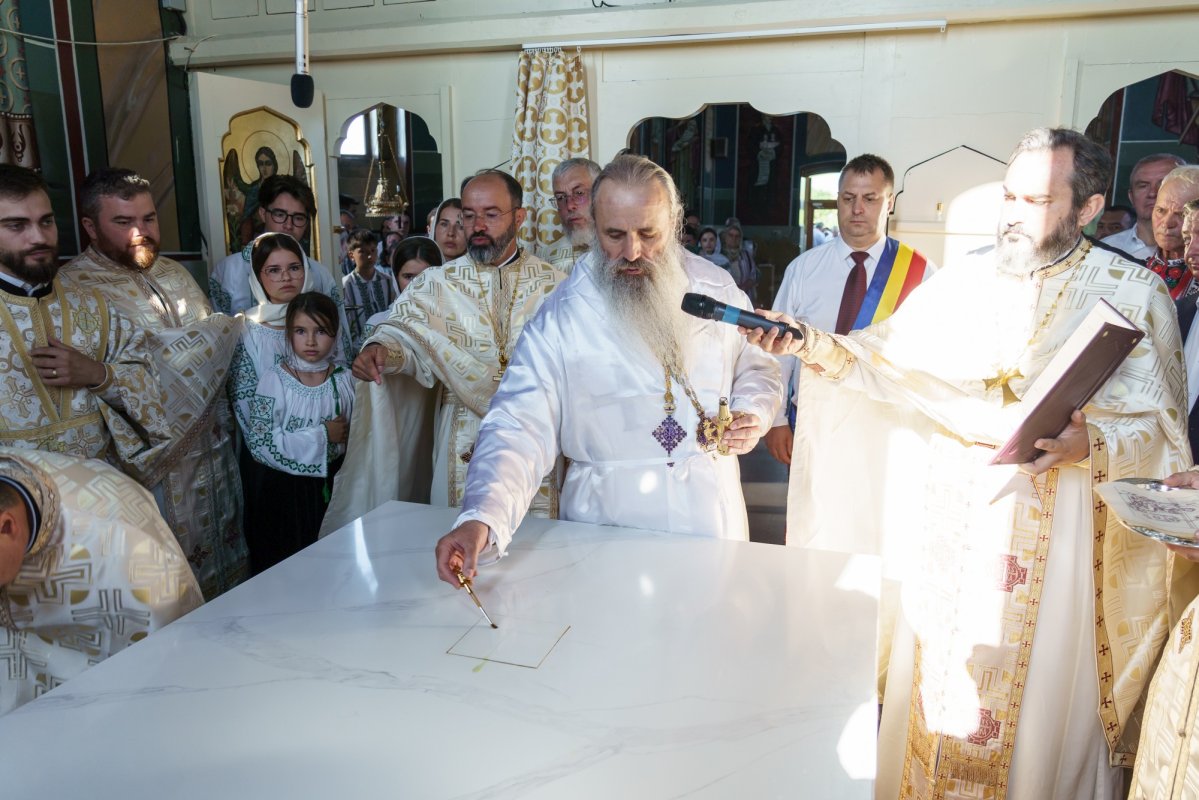 Resfințirea bisericii Parohiei Rădeni 369860