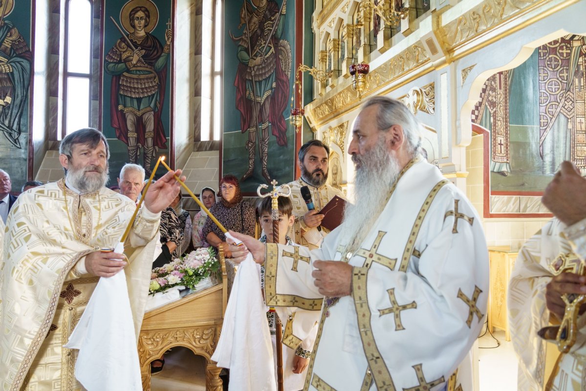 Resfințirea bisericii Parohiei Rădeni 369862