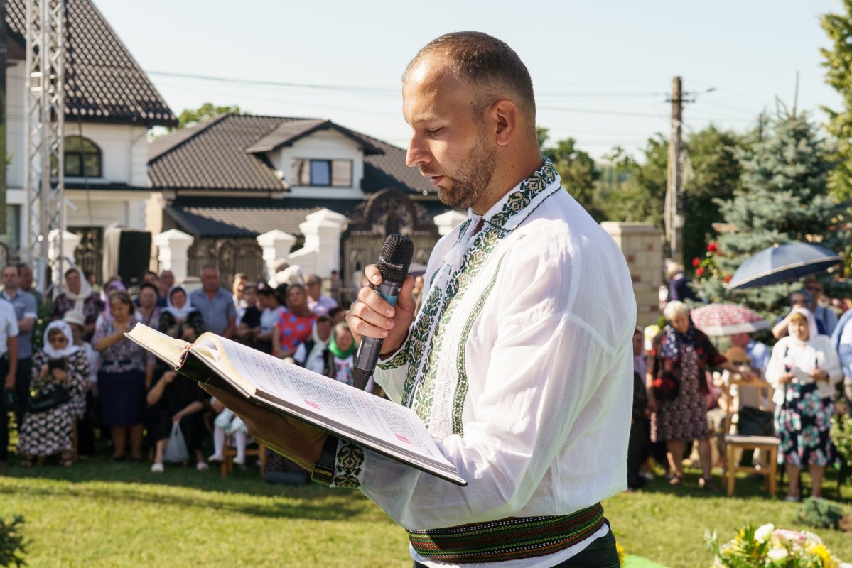 Resfințirea bisericii Parohiei Rădeni 369865