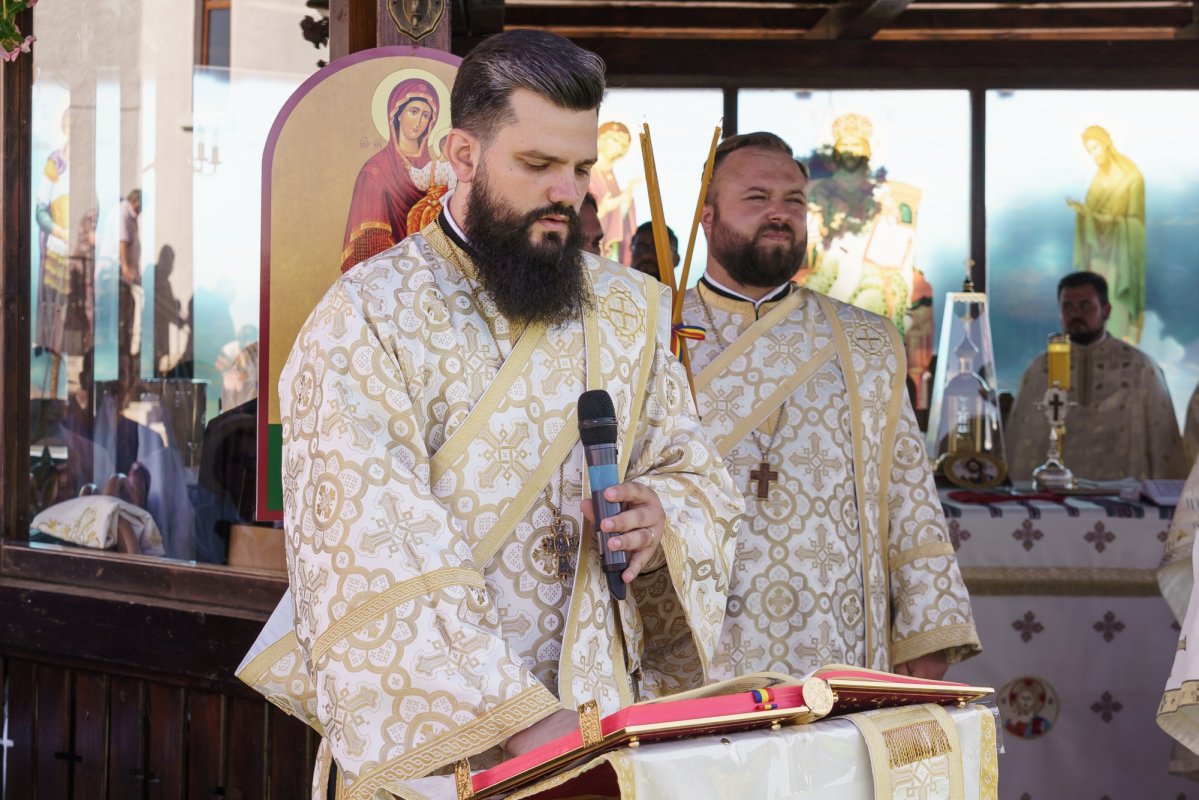 Resfințirea bisericii Parohiei Rădeni 369866